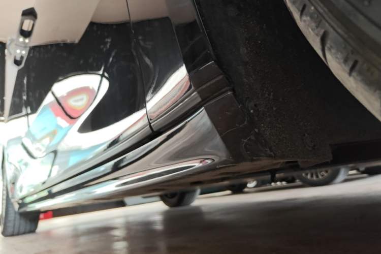 Used Zeekr 009 2022 WE Edition Right Side Sill