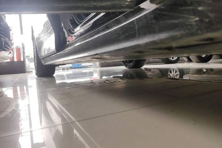 Used Zeekr 009 2022 WE Edition Right Side Sill