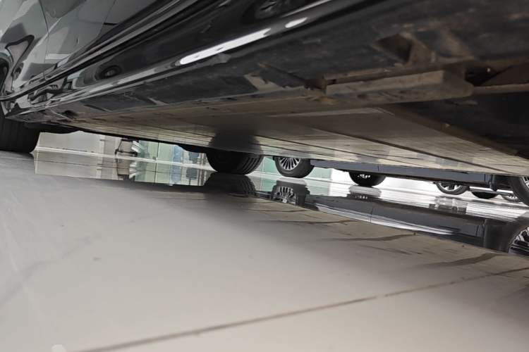 Used Zeekr 009 2022 WE Edition Right Side Sill