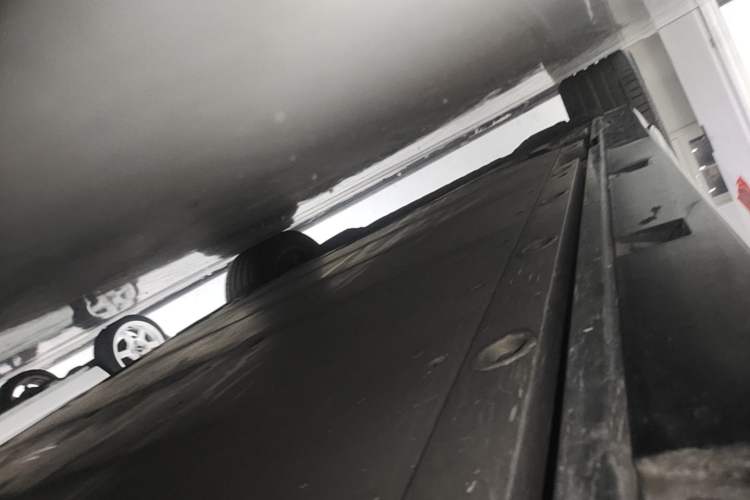 Used Zeekr 009 2022 WE Edition Right Side Sill