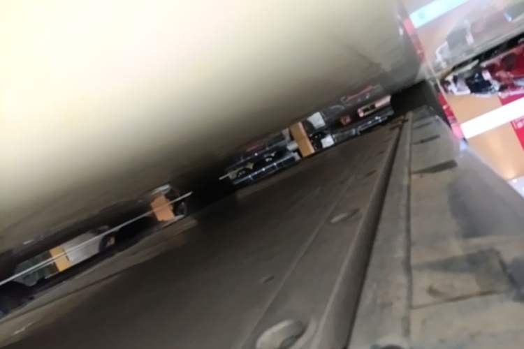 Used Zeekr 009 2022 WE Edition Right Side Sill