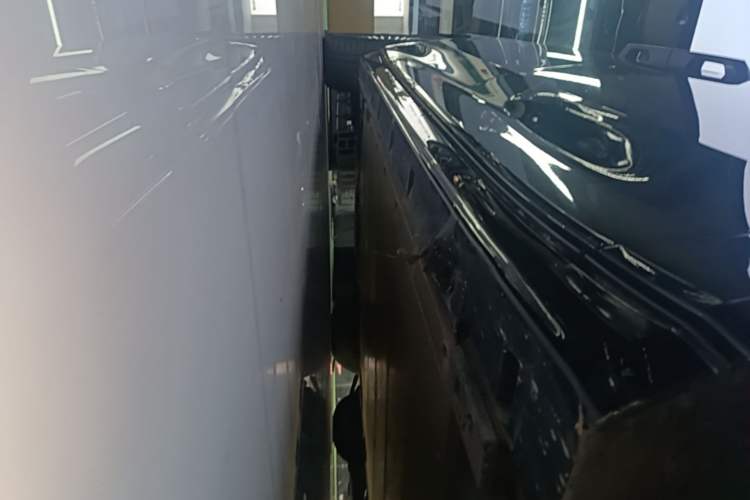 Used Zeekr 009 2022 WE Edition Right Side Sill