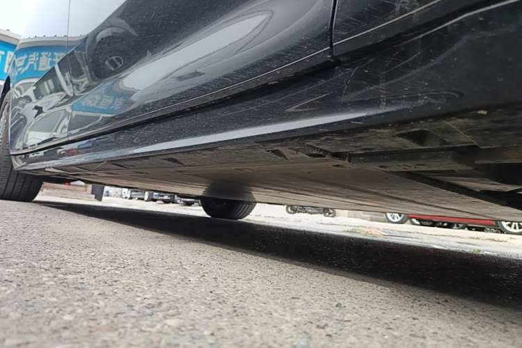 Used Zeekr 009 2022 WE Edition Right Side Sill
