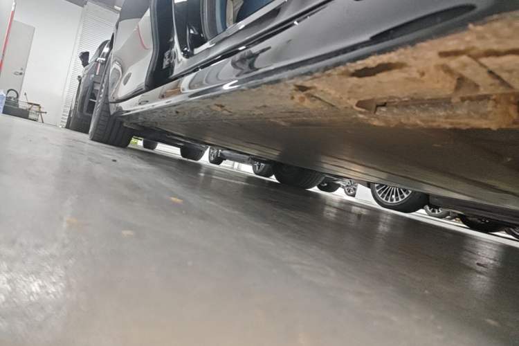 Used Zeekr 009 2022 WE Edition Right Side Sill