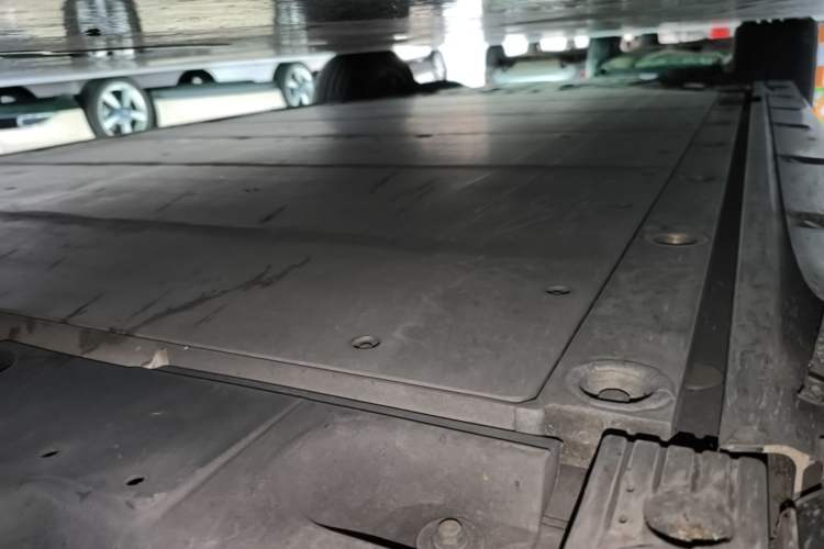 Used Zeekr 009 2022 WE Edition Right Side Sill