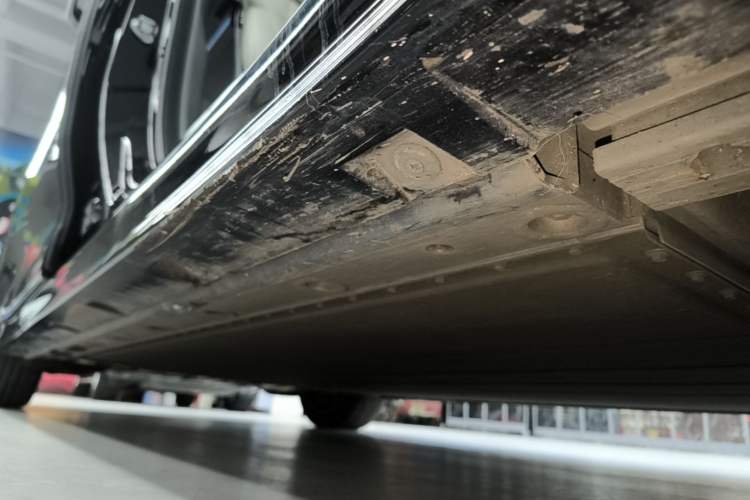 Used Zeekr 009 2022 ME Edition Right Side Sill