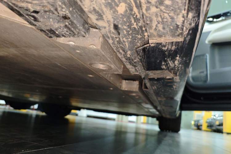 Used Zeekr 009 2022 WE Edition Right Side Sill
