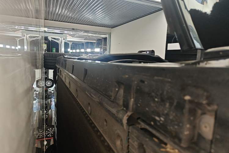 Used Zeekr 009 2022 ME Edition Right Side Sill