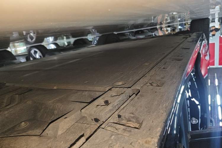 Used Zeekr 009 2022 WE Edition Right Side Sill