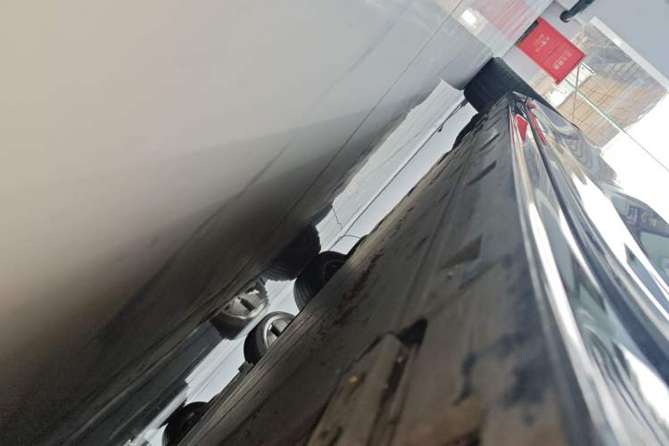 Used Zeekr 009 2022 WE Edition Right Side Sill