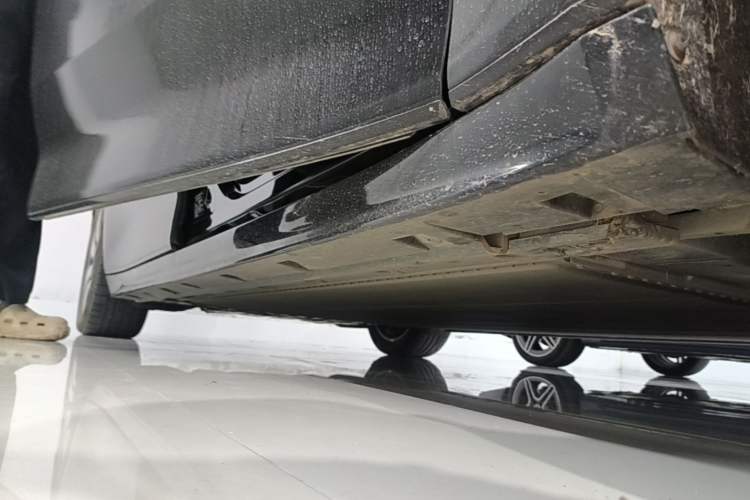 Used Zeekr 009 2022 ME Edition Right Side Sill