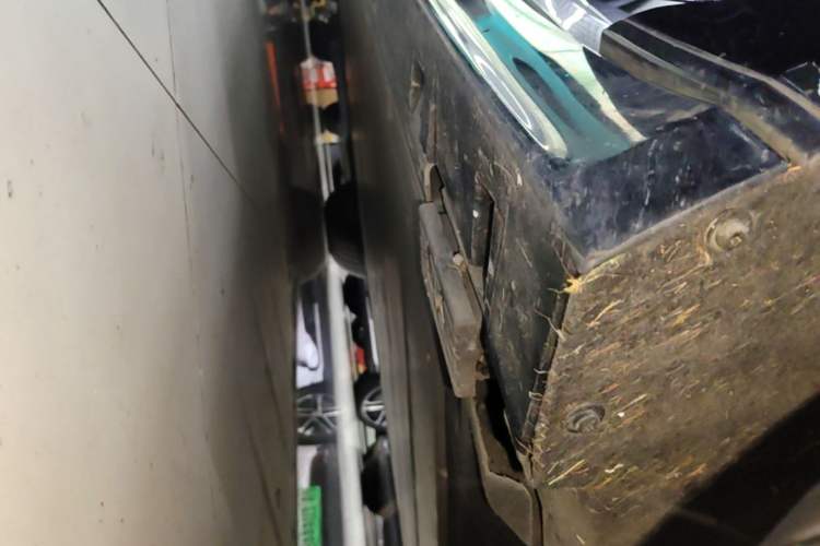 Used Zeekr 009 2022 WE Edition Right Side Sill