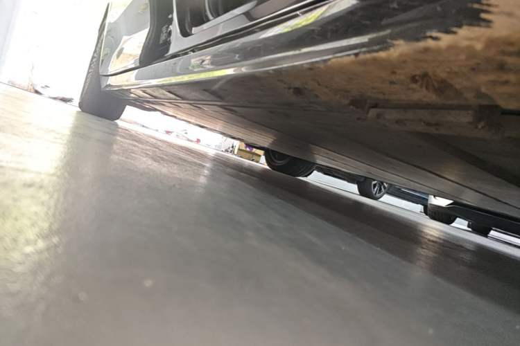 Used Zeekr 009 2022 WE Edition Right Side Sill