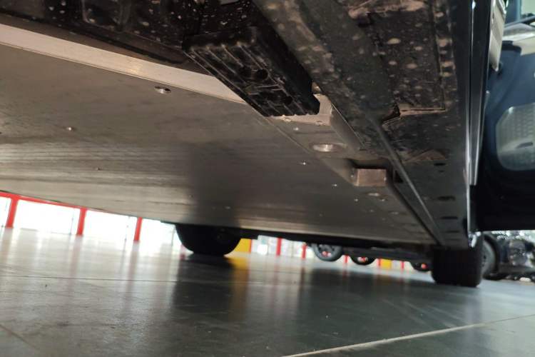 Used Zeekr 009 2022 WE Edition Right Side Sill