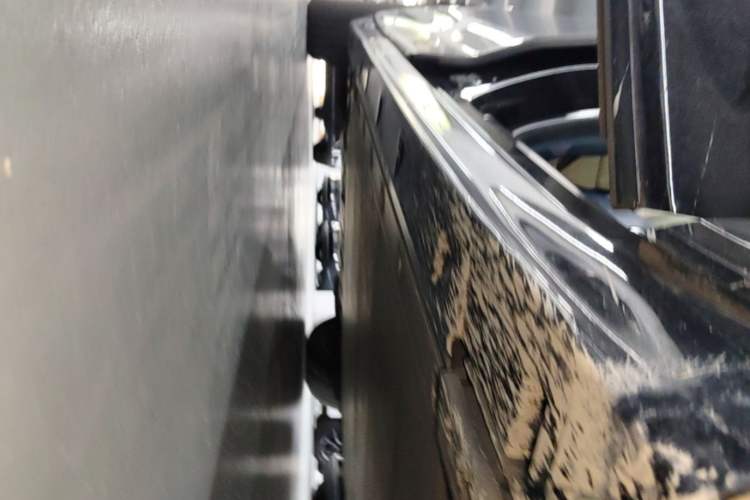 Used Zeekr 009 2022 WE Edition Right Side Sill