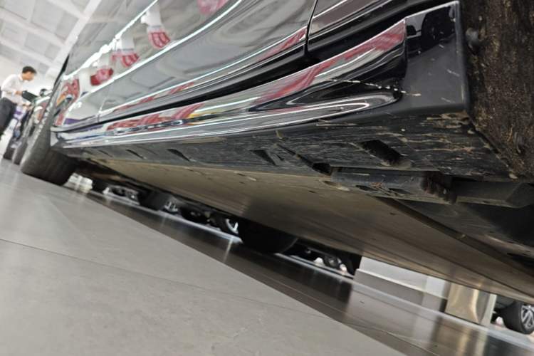 Used Zeekr 009 2022 Revised WE Version Right Side Sill