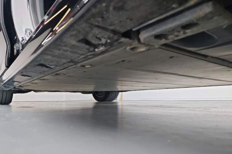 Used Zeekr 009 2022 WE Edition Right Side Sill