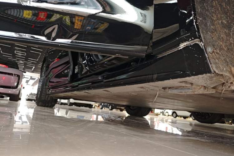 Used Zeekr 009 2022 WE Edition Right Side Sill