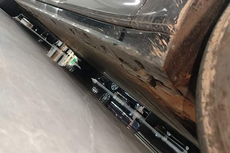 Used Zeekr 009 2022 Revised WE Version Right Side Sill