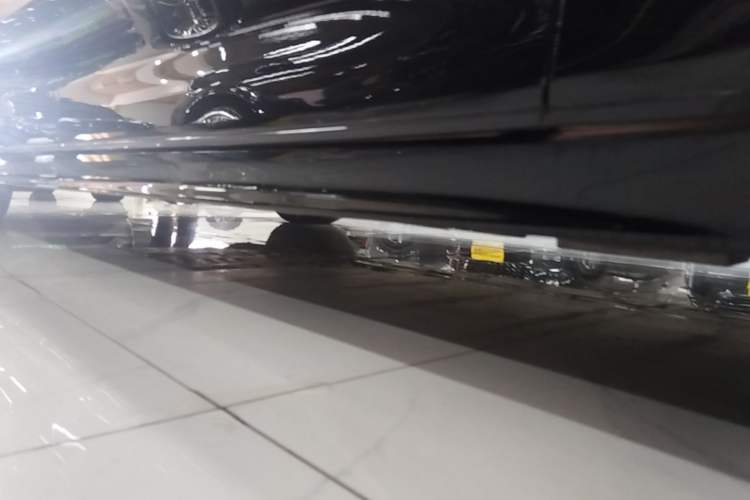 Used Zeekr 009 2022 Revised WE Version Right Side Sill