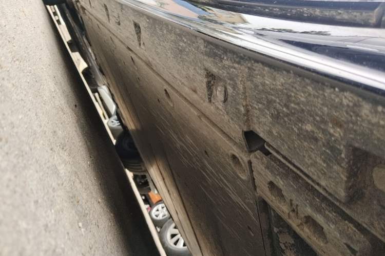 Used Zeekr 009 2022 WE Edition Right Side Sill