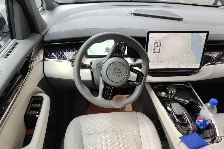 Used Zeekr 009 2022 WE Edition Steering Wheel