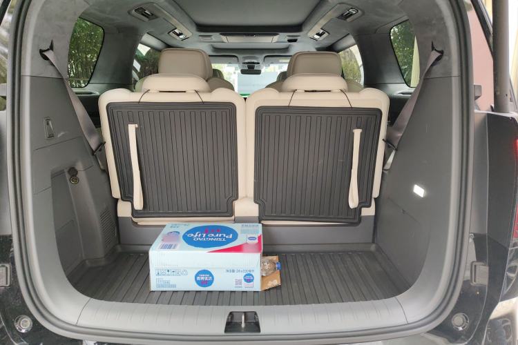 Used Zeekr 009 2022 WE Edition Trunk