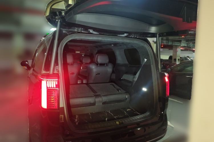 Used Zeekr 009 2022 WE Edition Trunk