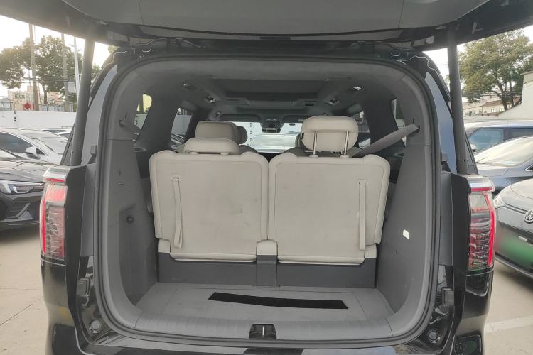 Used Zeekr 009 2022 WE Edition Trunk