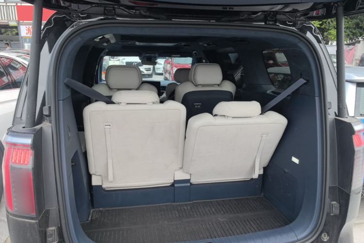 Used Zeekr 009 2022 WE Edition Trunk