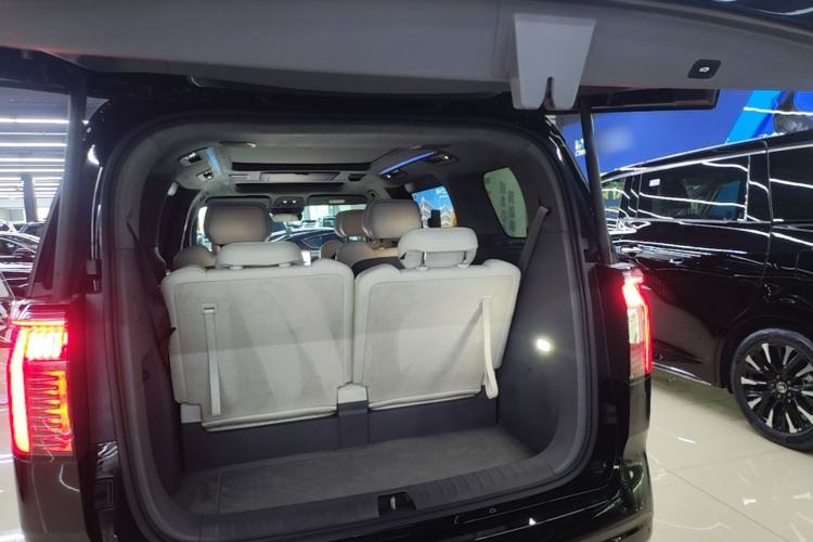 Used Zeekr 009 2022 WE Edition Trunk