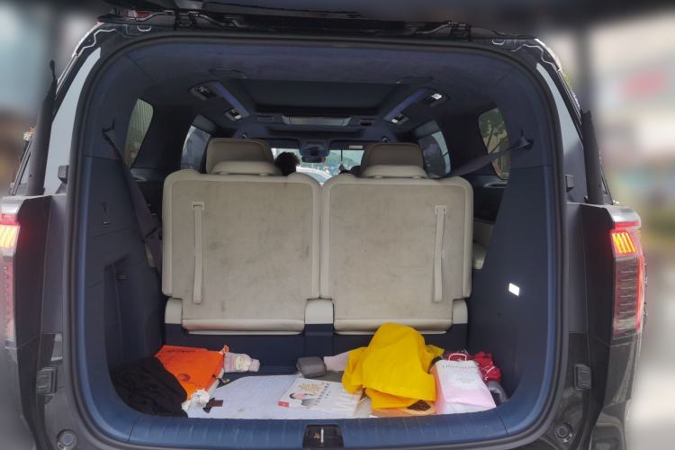 Used Zeekr 009 2022 WE Edition Trunk