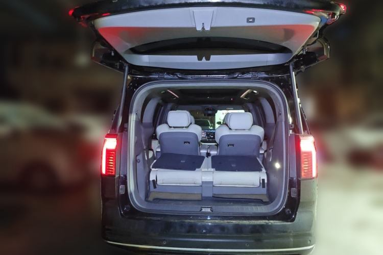Used Zeekr 009 2022 WE Edition Trunk