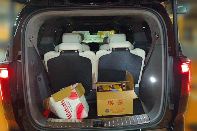 Used Zeekr 009 2022 WE Edition Trunk