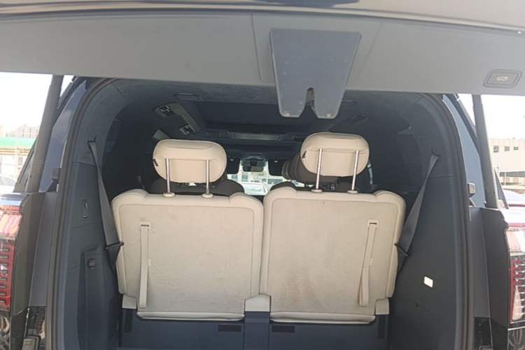 Used Zeekr 009 2022 ME Edition Trunk