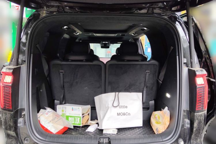 Used Zeekr 009 2022 WE Edition Trunk