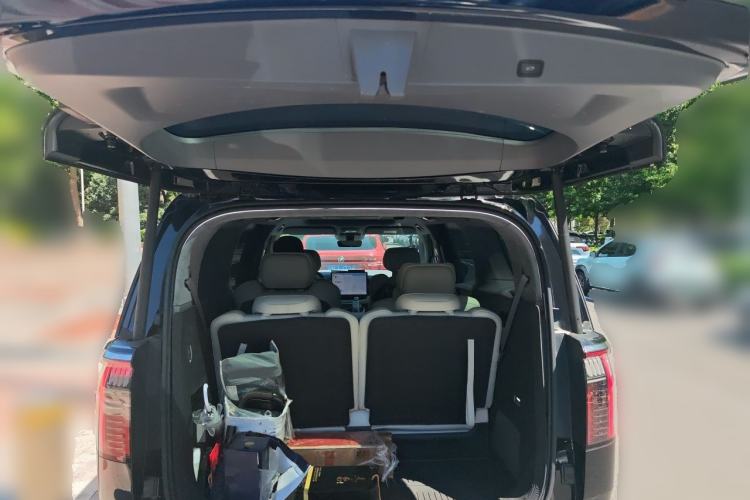 Used Zeekr 009 2022 ME Edition Trunk