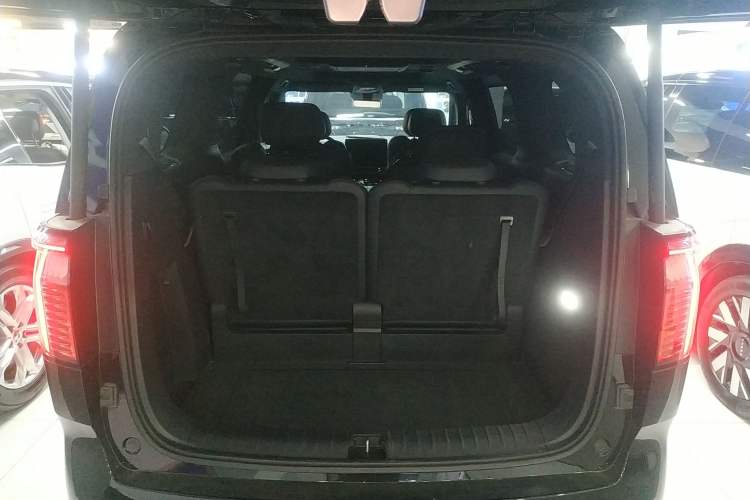 Used Zeekr 009 2022 Revised WE Version Trunk