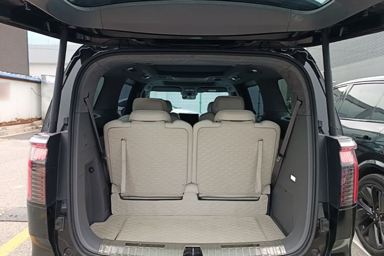 Used Zeekr 009 2022 WE Edition Trunk