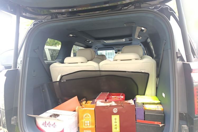 Used Zeekr 009 2022 WE Edition Trunk