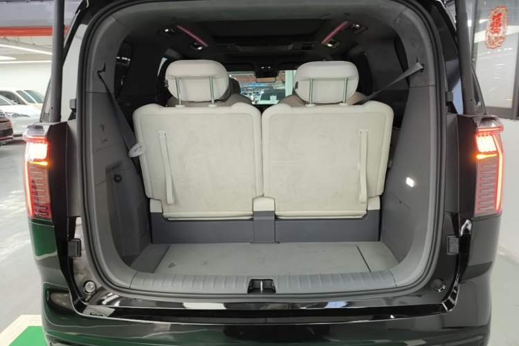 Used Zeekr 009 2022 WE Edition Trunk