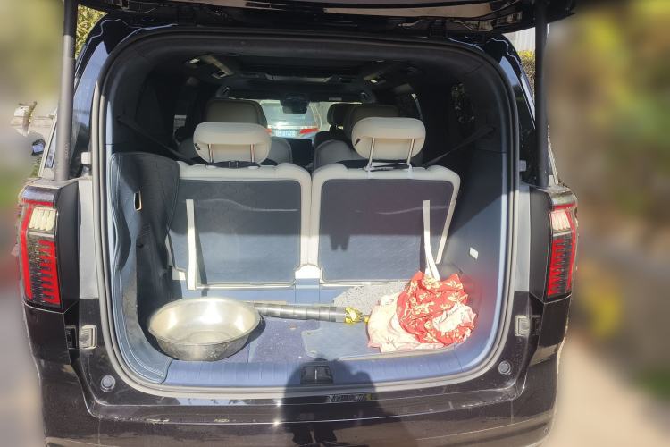 Used Zeekr 009 2022 WE Edition Trunk
