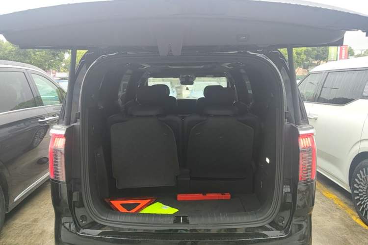 Used Zeekr 009 2022 WE Edition Trunk