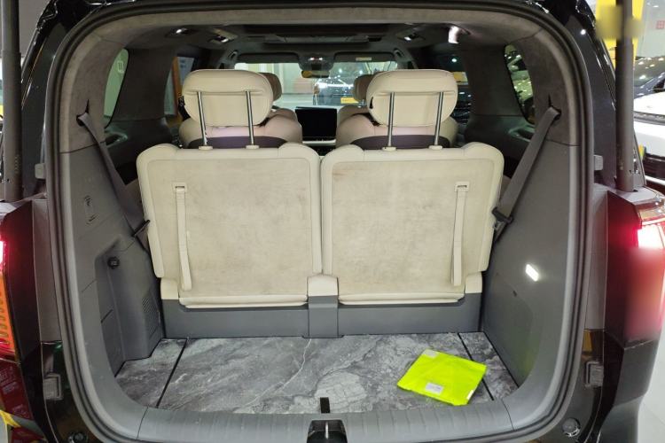 Used Zeekr 009 2022 WE Edition Trunk
