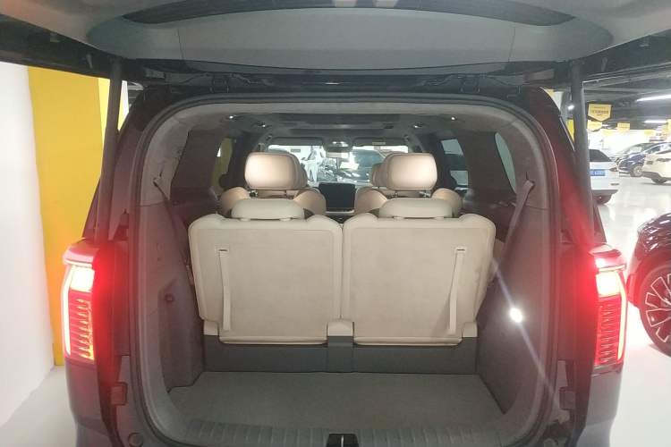 Used Zeekr 009 2022 WE Edition Trunk