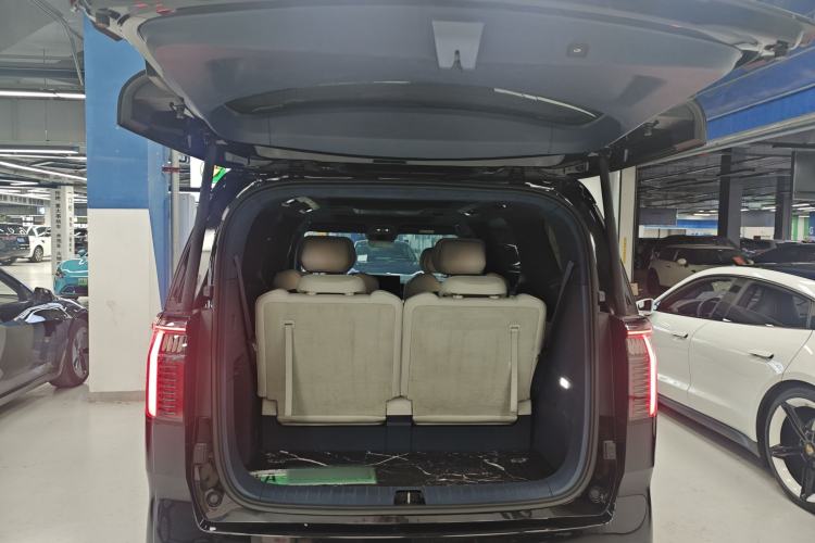 Used Zeekr 009 2022 WE Edition Trunk