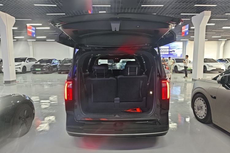 Used Zeekr 009 2022 WE Edition Trunk