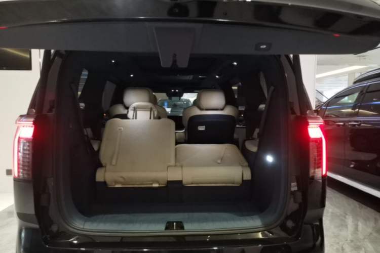 Used Zeekr 009 2022 WE Edition Trunk