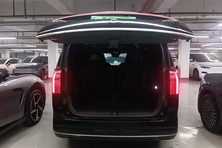 Used Zeekr 009 2022 WE Edition Trunk