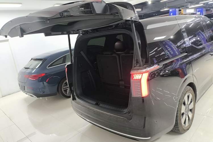 Used Zeekr 009 2022 ME Edition Trunk